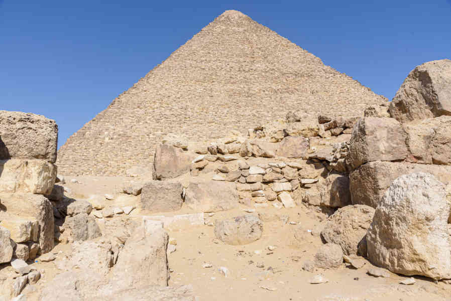 Egipto 011 - necrópolis de El Giza - pirámide de Keops.jpg